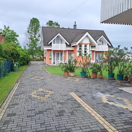 Апартаменты Alinka Apartmanhaz *