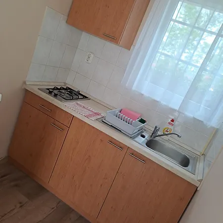 Alinka Apartmanhaz * 발라톤엘
