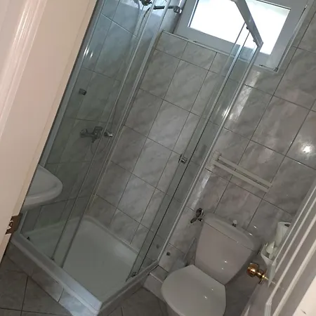 Alinka Apartmanhaz 발라톤엘